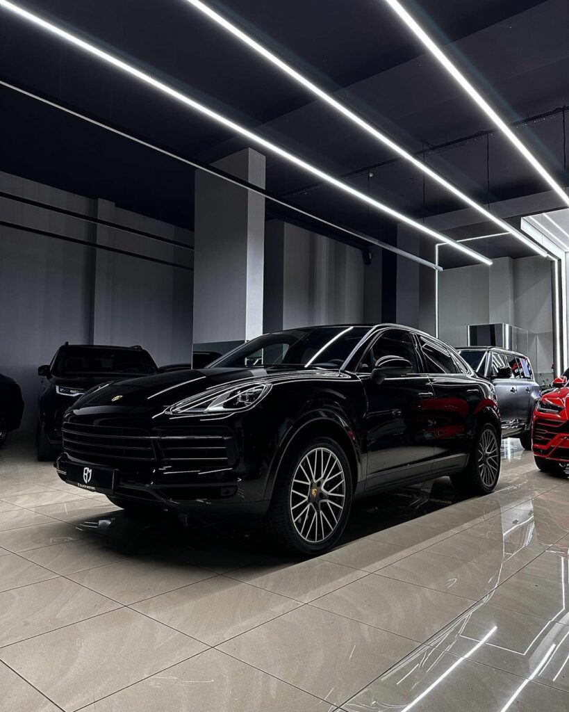 2023 Porsche Cayenne Coupe S Platinum Edition